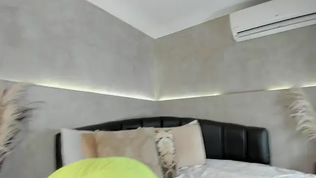 Nicol Lopez 1 online show from 10/27/25, 10:03