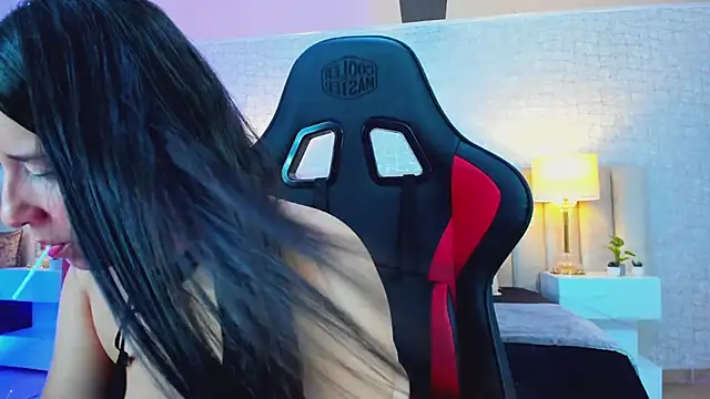 Snapshot of sara_parker069 chatting on 12/17/24, 12:34 sara parker069 online show from 12/17/24, 12:34