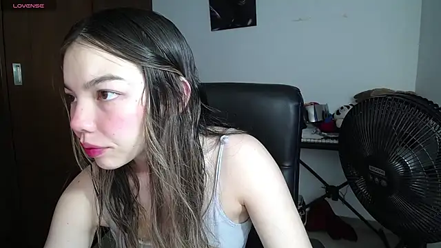 Snapshot of venelope1 chatting on 02/11/25, 03:29 venelope1 online show from 02/11/25, 03:29