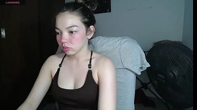 Snapshot of venelope1 chatting on 02/14/25, 03:43 venelope1 online show from 02/14/25, 03:43