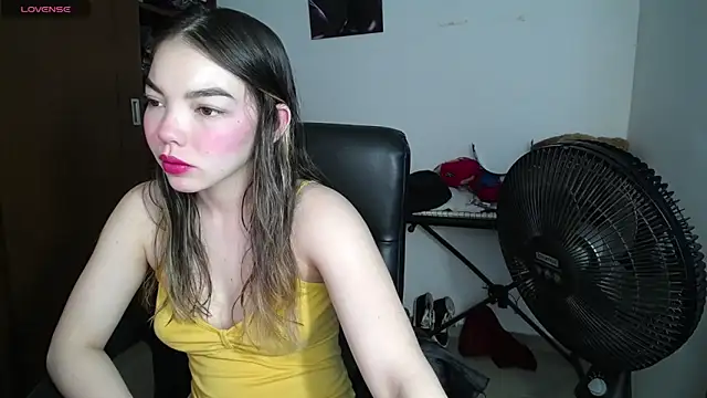 Snapshot of venelope1 chatting on 02/16/25, 10:43 venelope1 online show from 02/16/25, 10:43