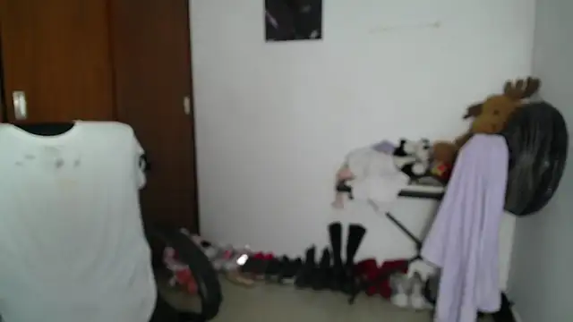 Snapshot of venelope1 chatting on 10/11/25, 06:01 venelope1 online show from 10/11/25, 06:01