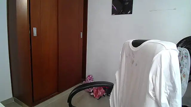 Snapshot of venelope1 chatting on 10/13/25, 08:09 venelope1 online show from 10/13/25, 08:09