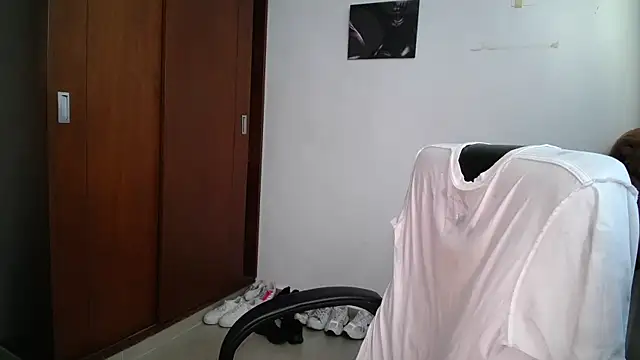 Snapshot of venelope1 chatting on 11/20/25, 07:57 venelope1 online show from 11/20/25, 07:57