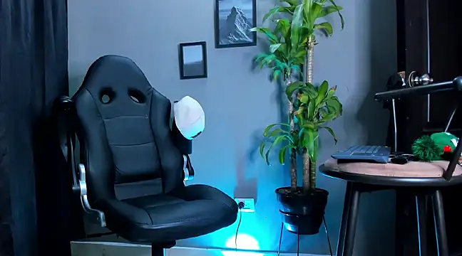 Damian 022 online show from 12/21/24, 06:23