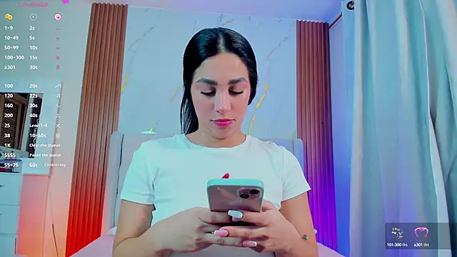 Snapshot of amelie_leigh chatting on 02/05/25, 01:15 amelie leigh online show from 02/05/25, 01:15