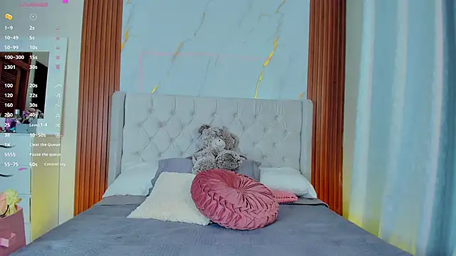 Snapshot of amelie_leigh chatting on 02/15/25, 01:53 amelie leigh online show from 02/15/25, 01:53