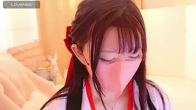 Snapshot of maii- chatting on 02/23/25, 11:47 maii- online show from 02/23/25, 11:47