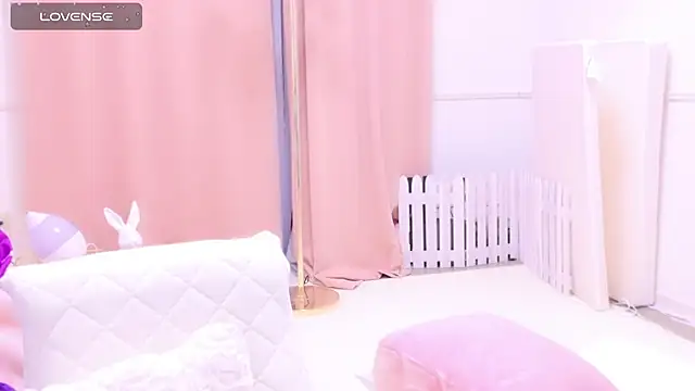 Snapshot of maii- chatting on 02/28/25, 06:41 maii- online show from 02/28/25, 06:41