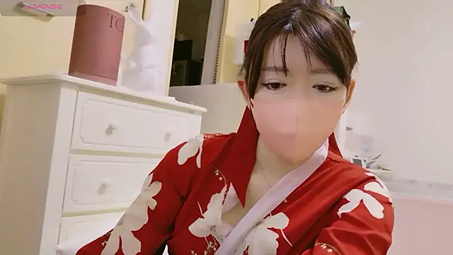 Snapshot of maii- chatting on 01/18/26, 12:03 maii- online show from 01/18/26, 12:03