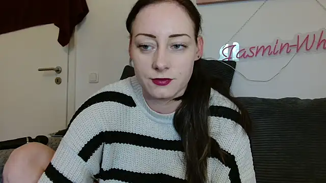 Snapshot of Jasmin-White chatting on 04/29/26, 01:48 Jasmin-White online show from 04/29/26, 01:48