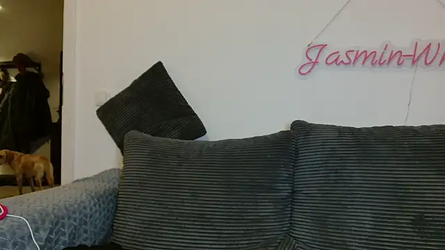 Snapshot of Jasmin-White chatting on 05/23/26, 11:53 Jasmin-White online show from 05/23/26, 11:53
