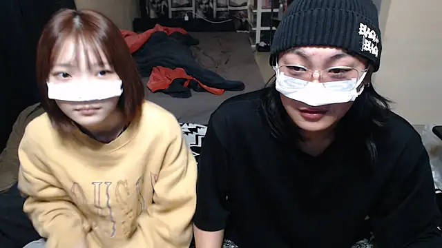 Snapshot of --SHUN-- chatting on 12/12/24, 12:12 --SHUN-- online show from 12/12/24, 12:12