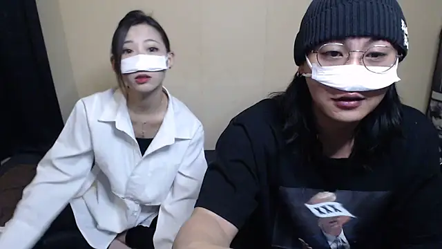 Snapshot of --SHUN-- chatting on 12/29/24, 12:12 --SHUN-- online show from 12/29/24, 12:12