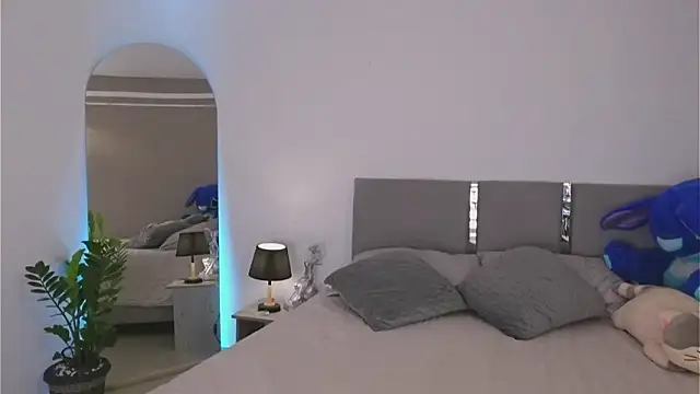 AnnyHizzle online show from 09/22/25, 02:35