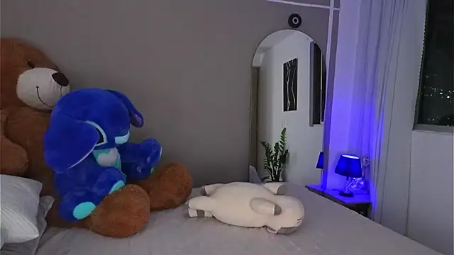 AnnyHizzle online show from 10/01/25, 01:11