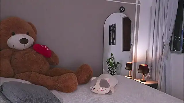 AnnyHizzle online show from 10/06/25, 01:58