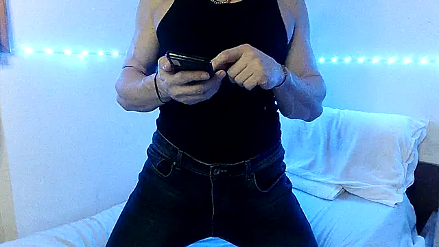 Snapshot of Alexx_Fit023 chatting on 03/17/25, 11:21 Alexx Fit023 online show from 03/17/25, 11:21