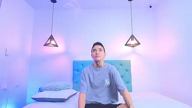 Tinny and Candy online show from 02/05/25, 01:11