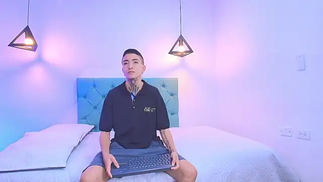 Tinny and Candy online show from 02/18/25, 01:22