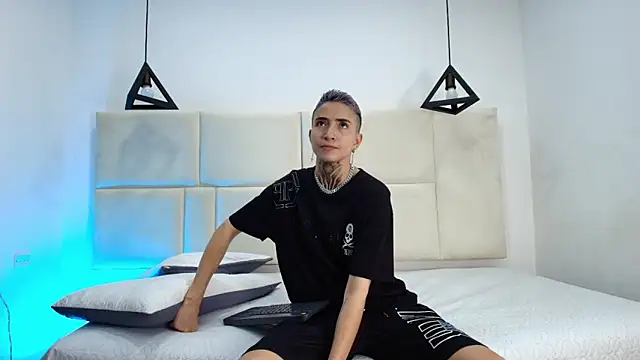 Tinny and Candy online show from 03/19/25, 01:07