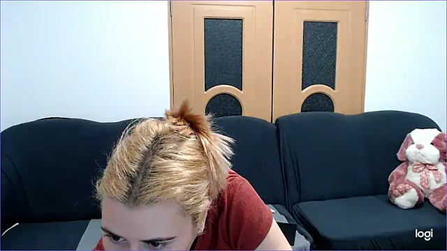 Snapshot of VioletaFlower7 chatting on 02/17/25, 05:21 VioletaFlower7 online show from 02/17/25, 05:21