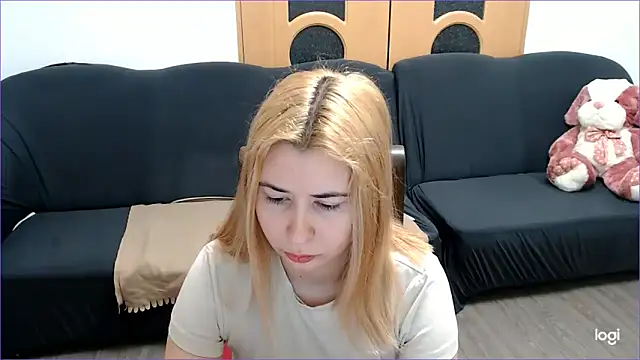 Snapshot of VioletaFlower7 chatting on 02/18/25, 08:38 VioletaFlower7 online show from 02/18/25, 08:38