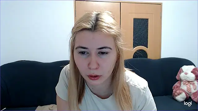 Snapshot of VioletaFlower7 chatting on 02/18/25, 05:31 VioletaFlower7 online show from 02/18/25, 05:31