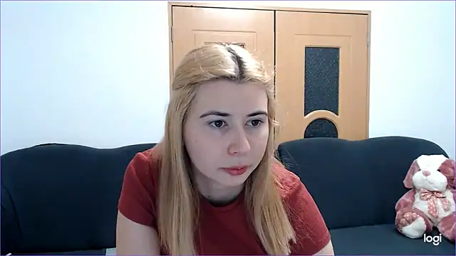 Snapshot of VioletaFlower7 chatting on 02/19/25, 08:33 VioletaFlower7 online show from 02/19/25, 08:33