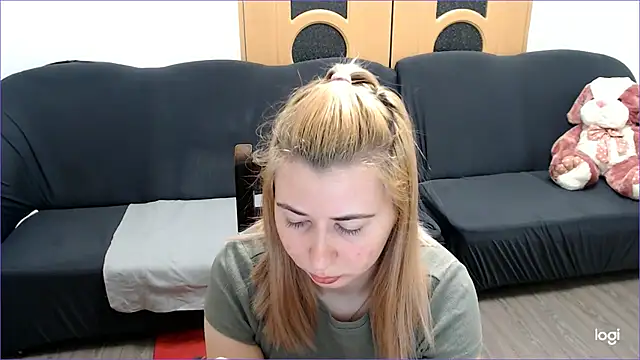 Snapshot of VioletaFlower7 chatting on 02/22/25, 08:18 VioletaFlower7 online show from 02/22/25, 08:18