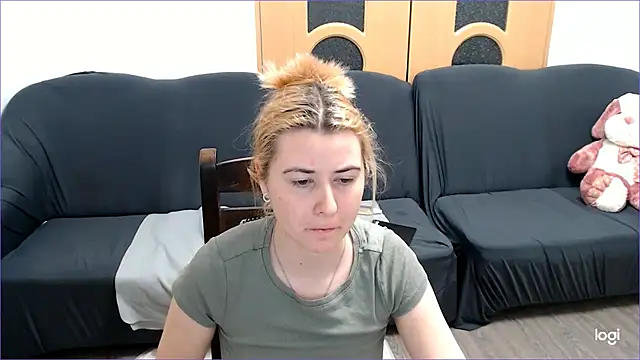 Snapshot of VioletaFlower7 chatting on 03/15/25, 09:38 VioletaFlower7 online show from 03/15/25, 09:38