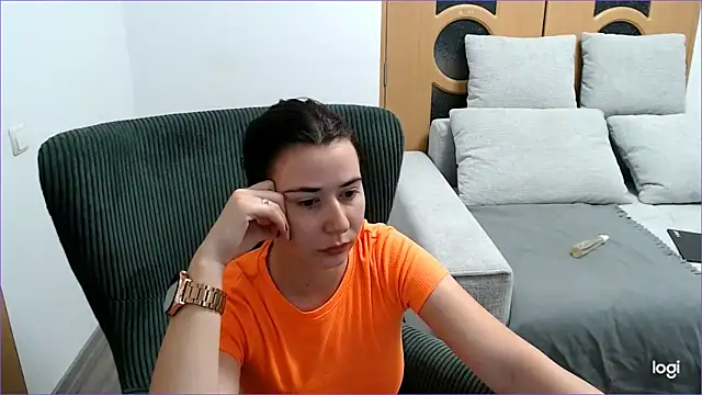 Snapshot of VioletaFlower7 chatting on 11/06/25, 06:20 VioletaFlower7 online show from 11/06/25, 06:20