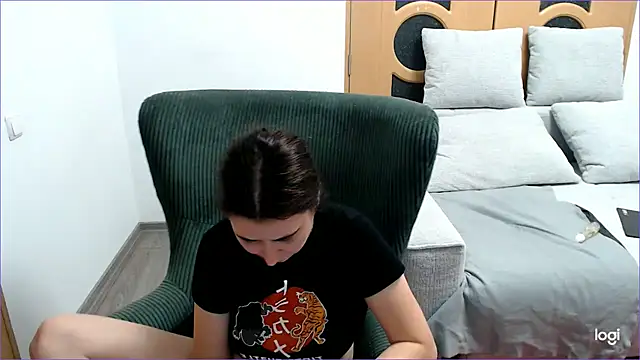 Snapshot of VioletaFlower7 chatting on 11/08/25, 08:18 VioletaFlower7 online show from 11/08/25, 08:18