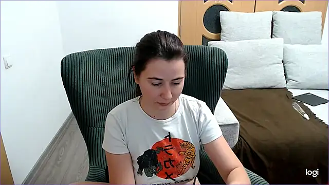 Snapshot of VioletaFlower7 chatting on 11/12/25, 09:03 VioletaFlower7 online show from 11/12/25, 09:03