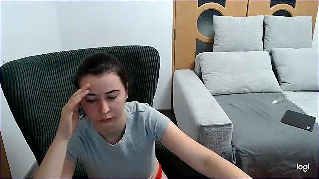 Snapshot of VioletaFlower7 chatting on 11/16/25, 09:04 VioletaFlower7 online show from 11/16/25, 09:04