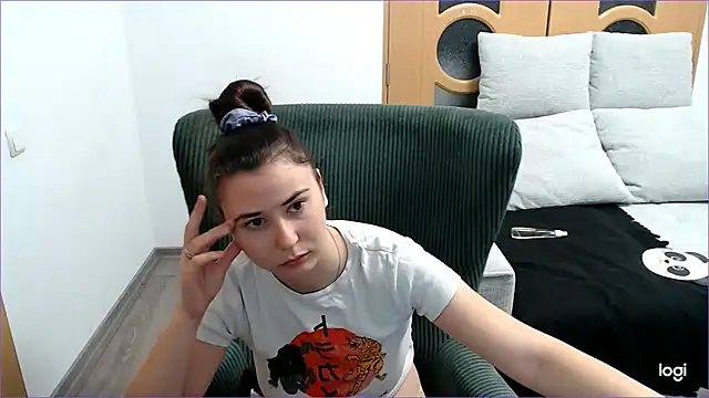 Snapshot of VioletaFlower7 chatting on 11/24/25, 09:09 VioletaFlower7 online show from 11/24/25, 09:09