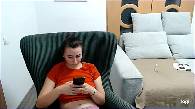 Snapshot of VioletaFlower7 chatting on 12/02/25, 09:14 VioletaFlower7 online show from 12/02/25, 09:14