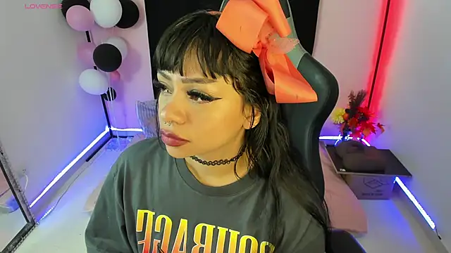 zoesullivan online show from 12/22/24, 09:44