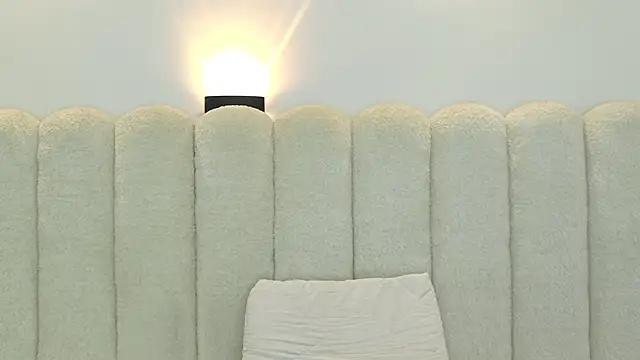 Snapshot of Juliabadlee chatting on 11/12/25, 08:41 Juliabadlee online show from 11/12/25, 08:41