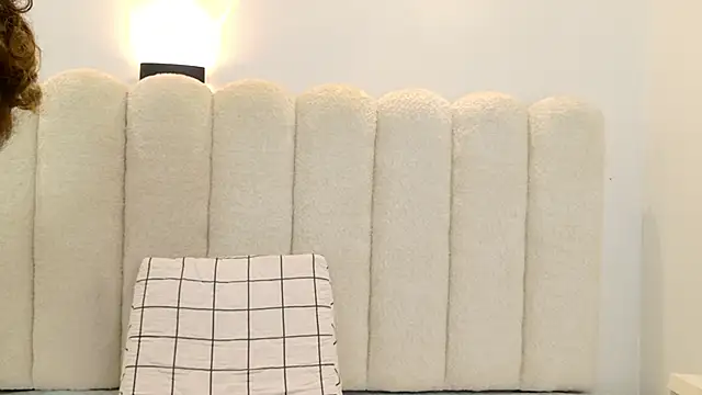 Snapshot of Juliabadlee chatting on 11/26/25, 09:16 Juliabadlee online show from 11/26/25, 09:16