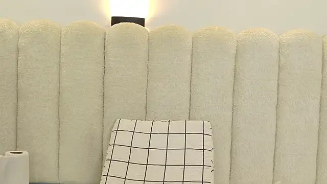 Snapshot of Juliabadlee chatting on 11/27/25, 10:01 Juliabadlee online show from 11/27/25, 10:01