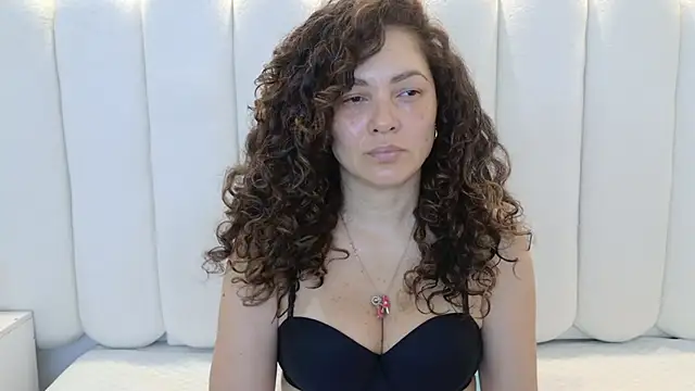 Snapshot of Juliabadlee chatting on 12/02/25, 08:26 Juliabadlee online show from 12/02/25, 08:26