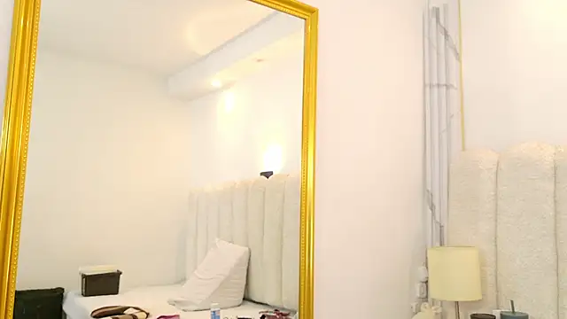 Snapshot of Juliabadlee chatting on 12/15/25, 09:08 Juliabadlee online show from 12/15/25, 09:08