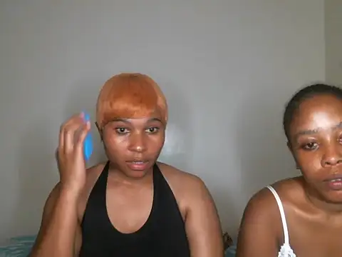 R-thequeen online show from 02/13/25, 08:34