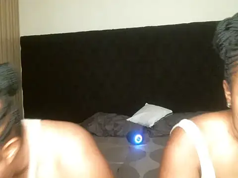 R-thequeen online show from 11/15/25, 08:55