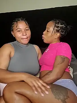 R-thequeen online show from 11/27/25, 12:29