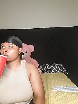 R-thequeen online show from 03/23/26, 09:41