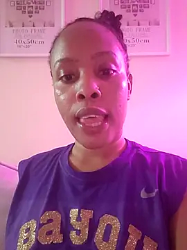 R-thequeen online show from 05/15/26, 10:50