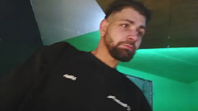 Snapshot of savage_daddyy chatting on 02/19/25, 02:44 savage daddyy online show from 02/19/25, 02:44