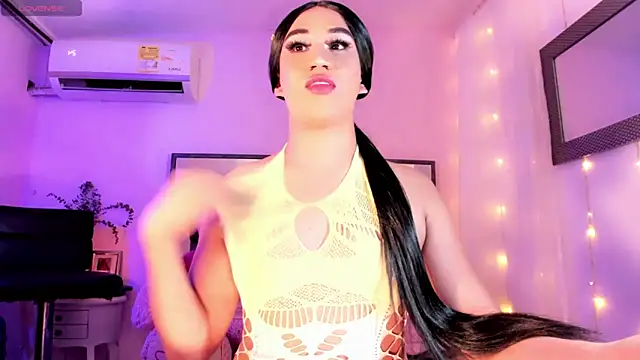 Snapshot of ShantalGirs chatting on 10/05/25, 07:23 ShantalGirs online show from 10/05/25, 07:23